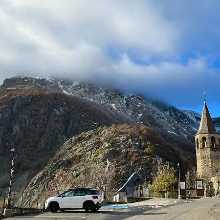 Casa De Piedra Con Encanto En El Bonito Pueblo De Nyaraló Bagergue