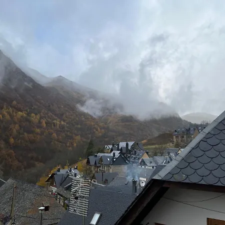 Casa Esquí En Pueblo Junto A Baqueira Beret Сasa de vacaciones *
