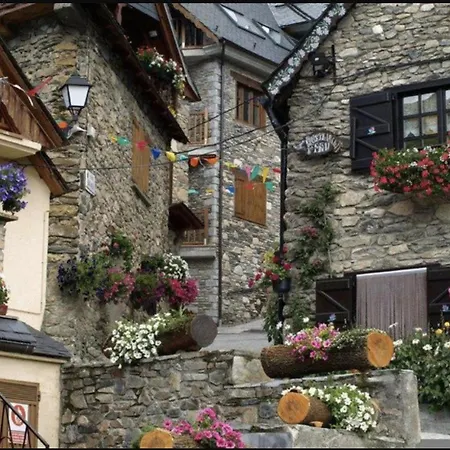 Casa De Piedra Con Encanto En El Bonito Pueblo De